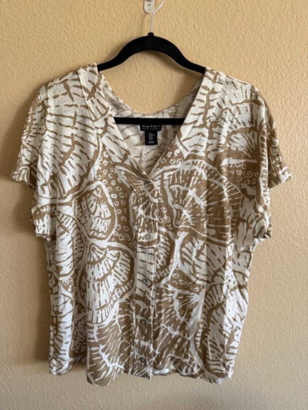 Nicole Miller V-neck short sleeve button up top Size XL